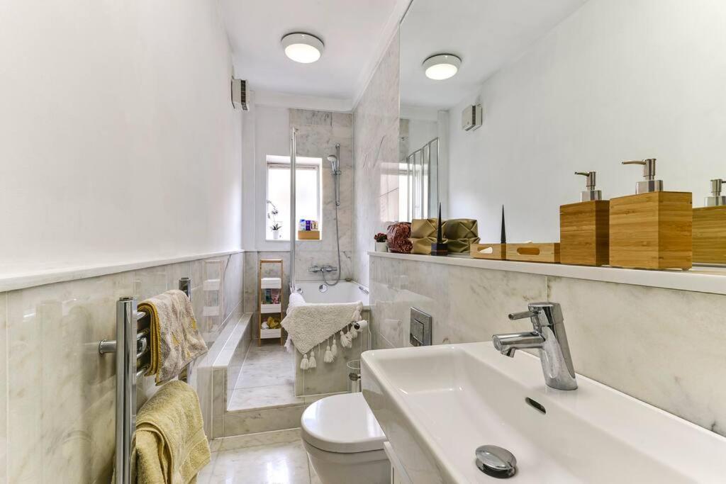 Modern One Bedroom In Fitzrovia, Central Londyn Zewnętrze zdjęcie